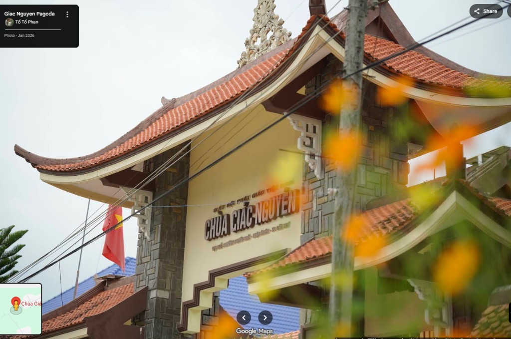 Cổng tam quan Chùa Giác Nguyên